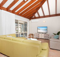 Occy's  Fingal Bay - Casino Accommodation