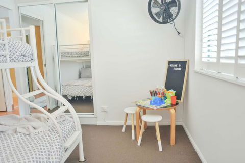 Ocean Front Moffat Beach Private Rooftop Terrace Walk To Cafe's, Restaurants - Accommodation Australia 3