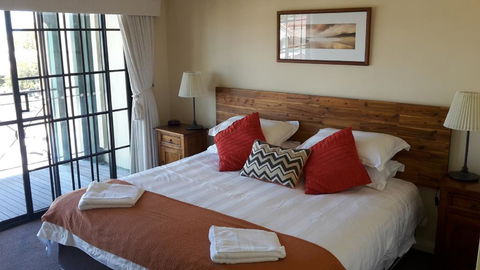Ocean Sunsets - 2 Bedroom Converted Warehouse Apartment - Holiday Melbourne 1