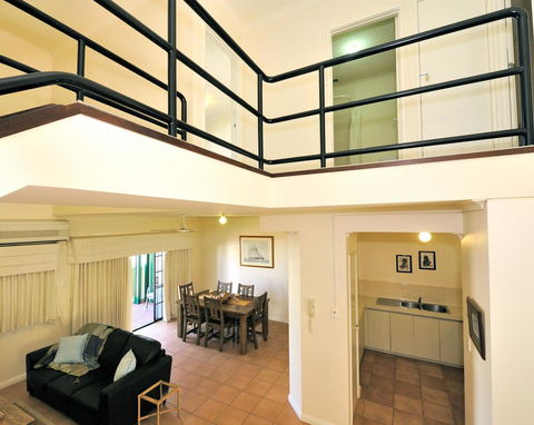Ocean Sunsets - 2 Bedroom Converted Warehouse Apartment - Holiday Melbourne 3