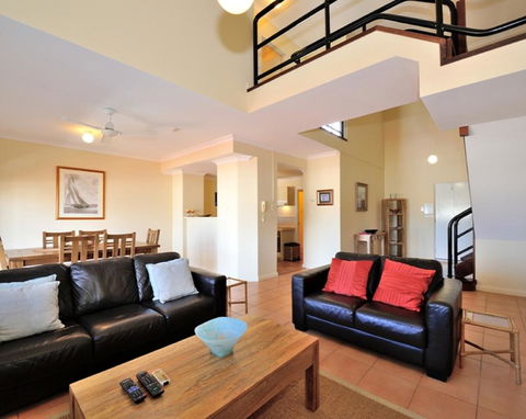 Ocean Sunsets - 2 Bedroom Converted Warehouse Apartment - Holiday Melbourne 0