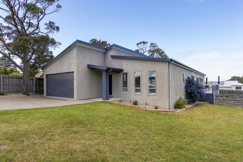 Pelican House - Holiday Melbourne 0
