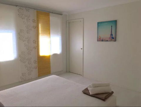 Perth Family Townhouse - Holiday Melbourne 1