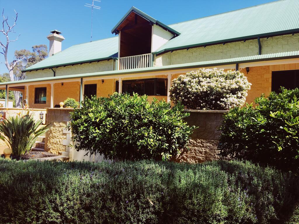 Lake Clifton WA Accommodation Australia