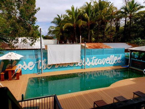 Port Douglas Backpackers - Caravan Park Accommodation 1