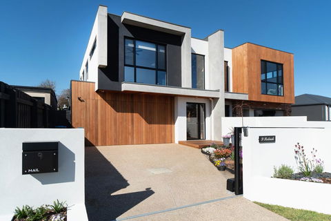 Portrush Luxury Villa - Holiday Melbourne 0