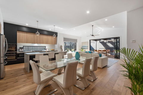 Portrush Luxury Villa - Holiday Melbourne 2