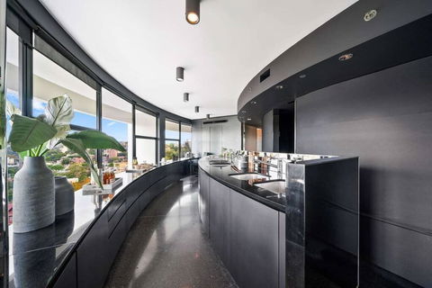 President Towers Apartment - Holiday Melbourne 3
