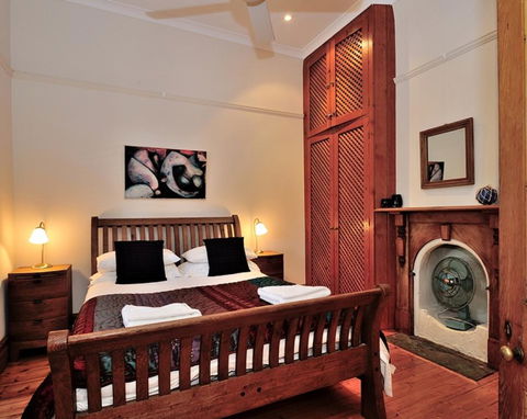 Pure Gold - Heritage 2 Bedroom Terraced Cottage - Holiday Melbourne 3