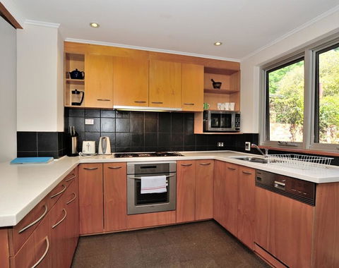 Pure Gold - Heritage 2 Bedroom Terraced Cottage - Holiday Melbourne 1