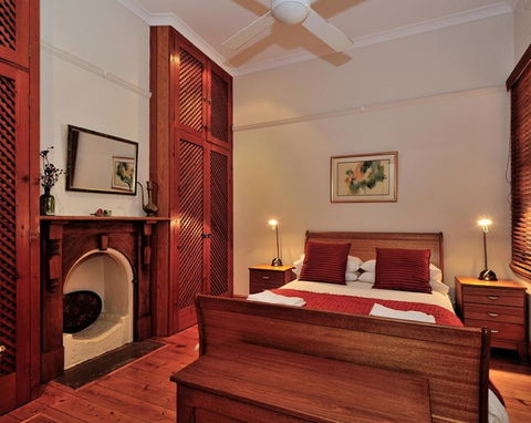 Pure Gold - Heritage 2 Bedroom Terraced Cottage - Holiday Melbourne 2