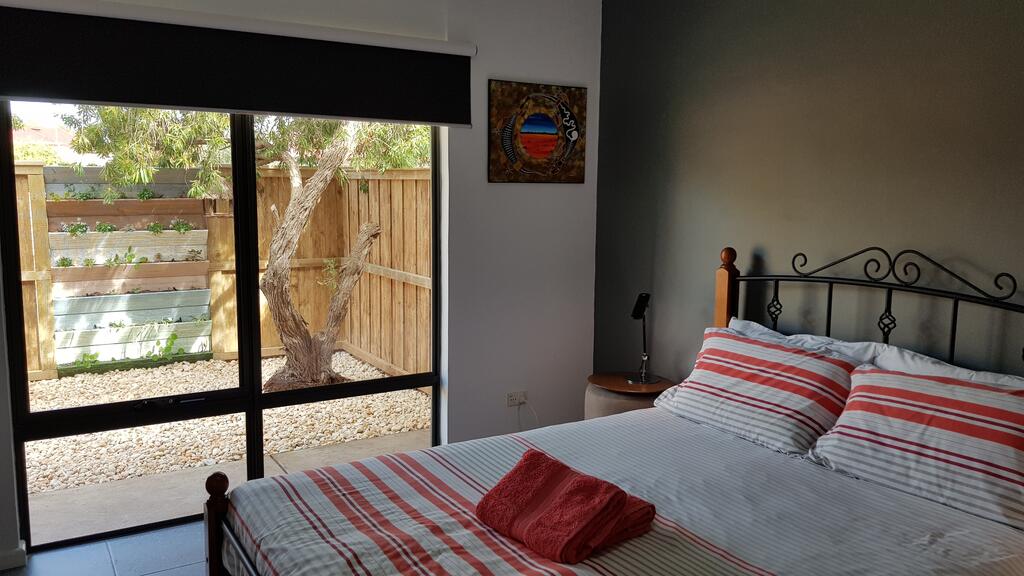 Red Ochre - Large 1BR With Private Courtyard - thumb 0