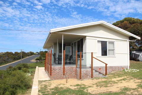 River Panorama Beach House - Holiday Melbourne 1