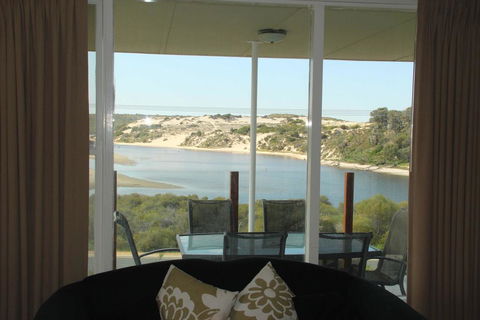 River Panorama Beach House - Holiday Melbourne 0
