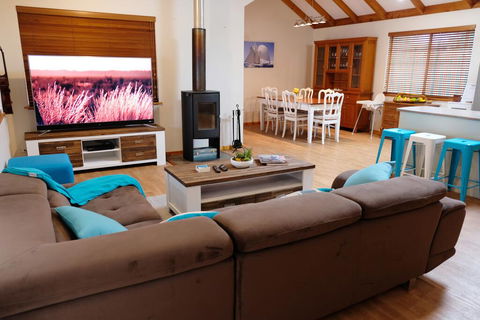 Sea Esta - Town & Beach On Your Doorstep - Holiday Melbourne 2