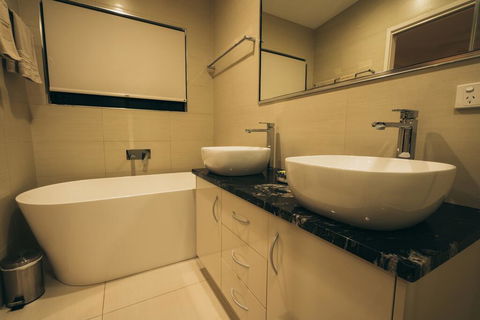 Sea La Vie ON SEAVIEW NETFLIX POOL WIFI - Whitsundays Tourism 2