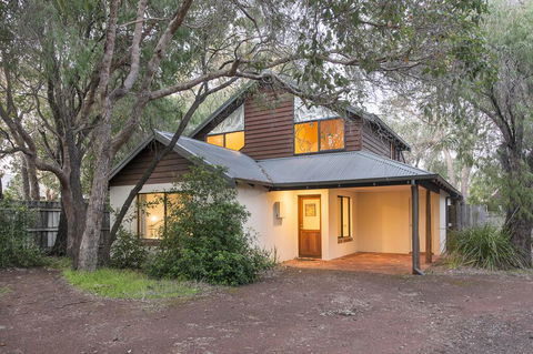 Shady Shack - Holiday Melbourne 0