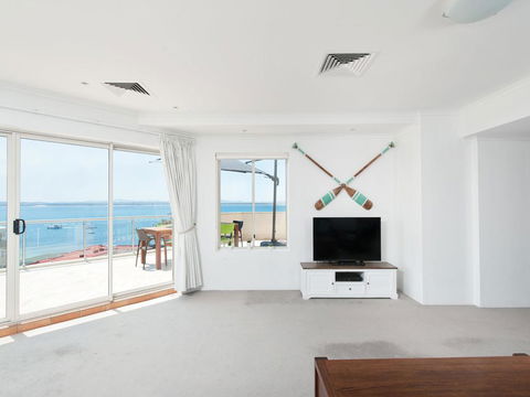 Shoal Bay Penthouse With Views And Resort Facilities - Holiday Melbourne 2