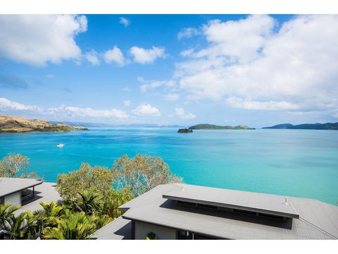 Shorelines 31 - Hamilton Island - Holiday Sydney 1