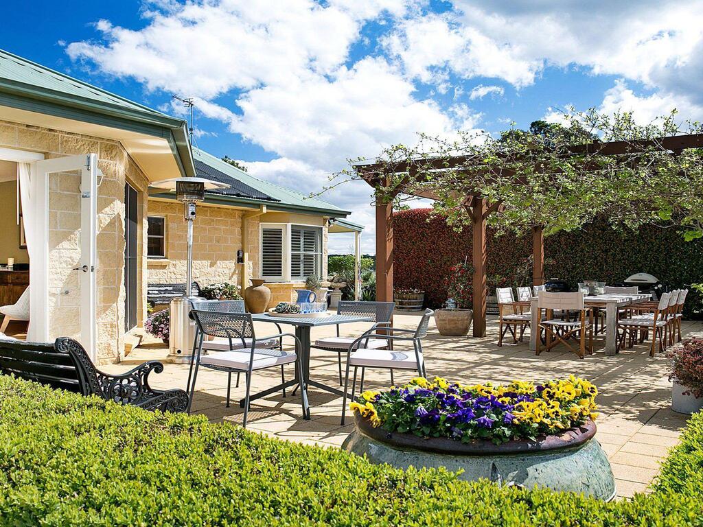 Lake George NSW Accommodation Australia