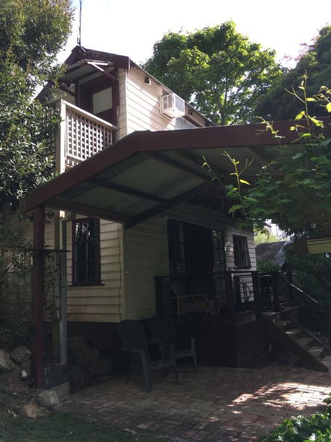 Stone's Throw Cottage Bed And Breakfast - Casino Accommodation 2