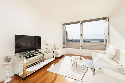 Stunning Sydney Harbour Views - Holiday Melbourne 0