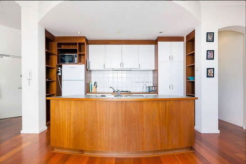 Stylish 2 Bedroom Apartment In The City - Holiday Melbourne 3