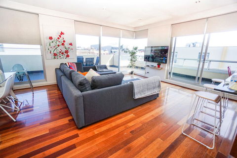 Stylish Modern 3BD Retreat At An Amazing Location - Accommodation Australia 0
