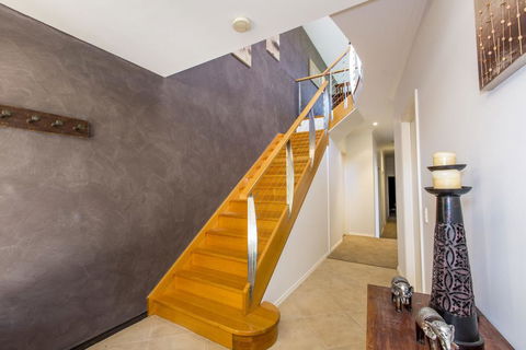 STYLISH, SUN-DRENCHED AND SOPHISTICATED - Holiday Melbourne 1