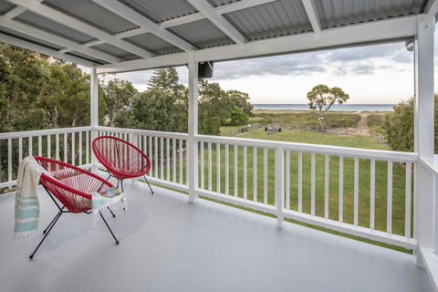 Sugar Shack - Character Family Home Right On The Ocean - Accommodation Australia 0