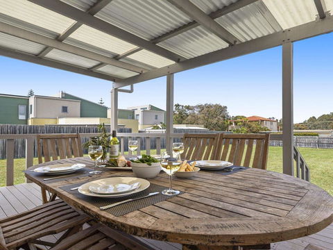 Summer Breeze - Clean And Simple, 200m To Beach - Holiday Melbourne 0