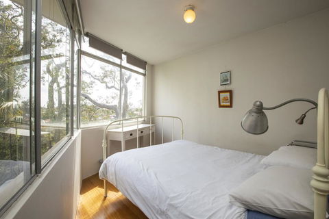 Sunlit Studio In The Trees, Walk To The Beach - Accommodation Australia 1