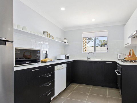 Sunset Beach - Situated Between Two Beaches And A Lake - Holiday Melbourne 2