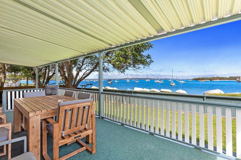 Sunset Beach House - Soldiers Point Sleeps 9 - Holiday Melbourne 0