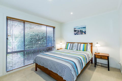SURFSIDE GETAWAY IN PICTURESQUE INVERLOCH - Holiday Melbourne 2