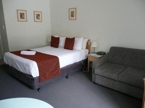 Taft Motor Inn - Accommodation Australia 1