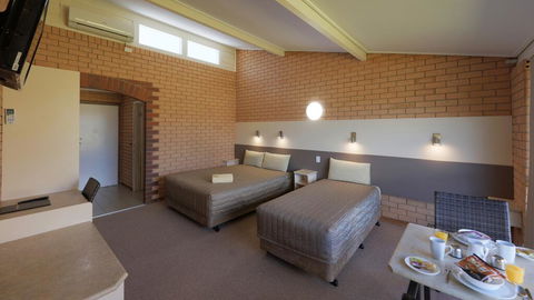 Tenterfield Motor Inn - Byron Bay Accommodation 1