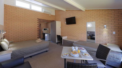 Tenterfield Motor Inn - Byron Bay Accommodation 3