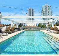 The Beach Broadbeach Private 2 Bedroom Apartment - Caravan Park Accommodation