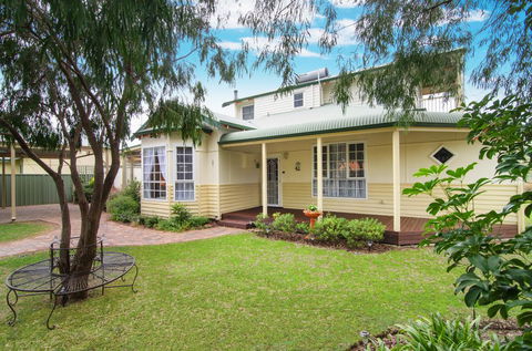 The Beach Retreat - Casino Accommodation 2