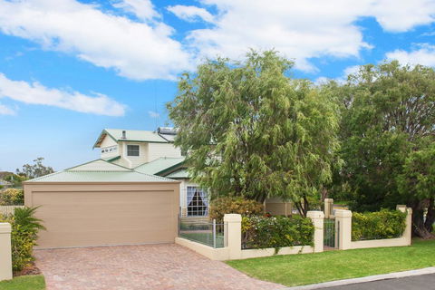 The Beach Retreat - Casino Accommodation 1