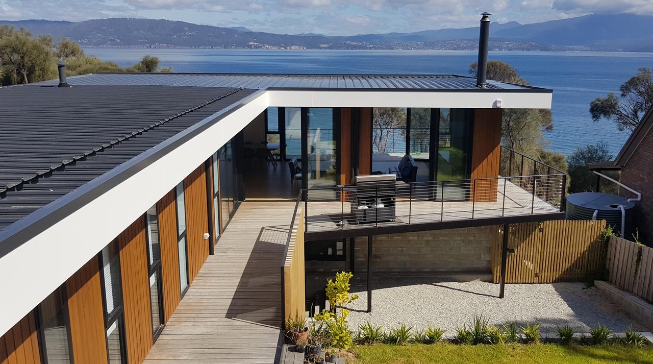 Blessington Beach Retreat - thumb 1