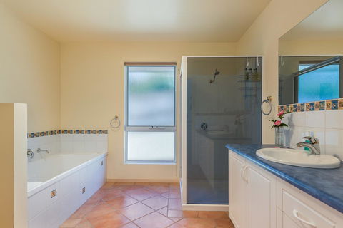 Isle Of Views - Caravan Park Accommodation 9
