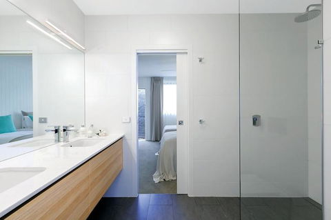 Lakes Edge Apartments - Accommodation Australia 2