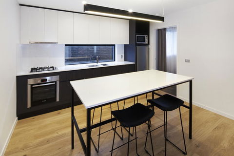 Lakes Edge Apartments - Accommodation Australia 6