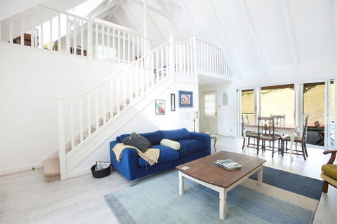 The Doll's House - Charming 2 Bedroom Cottage Just A Short Walk From The Village - Accommodation Australia 3