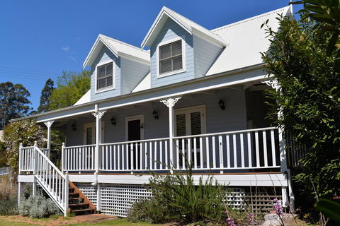 The Doll's House - Charming 2 Bedroom Cottage Just A Short Walk From The Village - Accommodation Australia 1