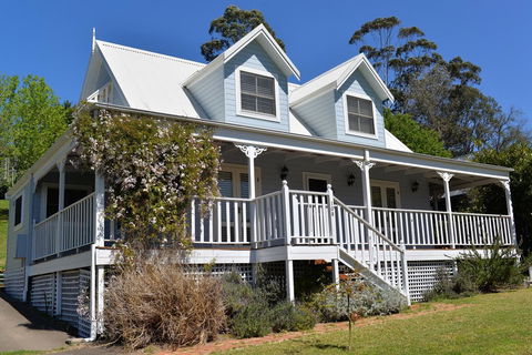The Doll's House - Charming 2 Bedroom Cottage Just A Short Walk From The Village - Accommodation Australia 0