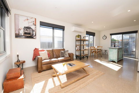 The Endsleigh -1 Bedroom Villa, Free Wifi, Near CBD - Holiday Melbourne 2
