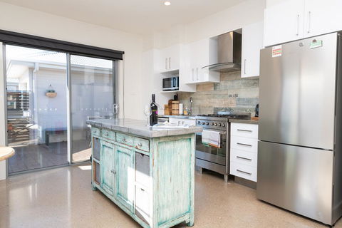 The Endsleigh -1 Bedroom Villa, Free Wifi, Near CBD - Holiday Melbourne 3